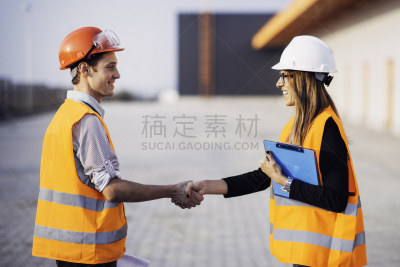 建筑业,专门技术,反光服,头饰,中年女人,人,团队,白人,建筑结构,工作