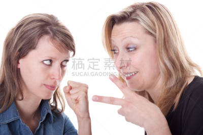 青年女人,两个人,团体性运动,公亩,进行中,姐妹,休闲游戏,背景分离,女人,金色头发