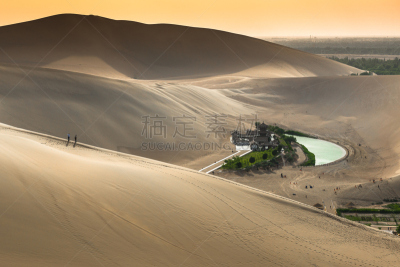 敦煌,甘肃省,中国,月牙泉,戈壁滩,骆驼,天空,水平画幅,山,沙子