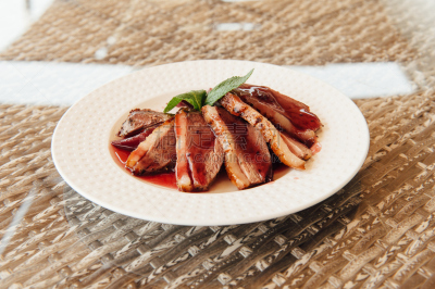 桌子,牛排,盘子,白色,餐具,葡萄酒,格子烤肉,水平画幅,法国小牛排,配方