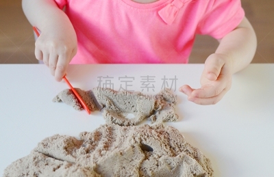 沙子,女孩,手,进行中,可爱的,拉脱维亚,仅一个女孩,塑胶,肖像,一个人