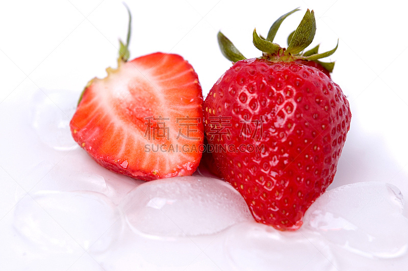冰块,草莓,果盘,水平画幅,美人,湿,伴侣,果汁,干净,白色