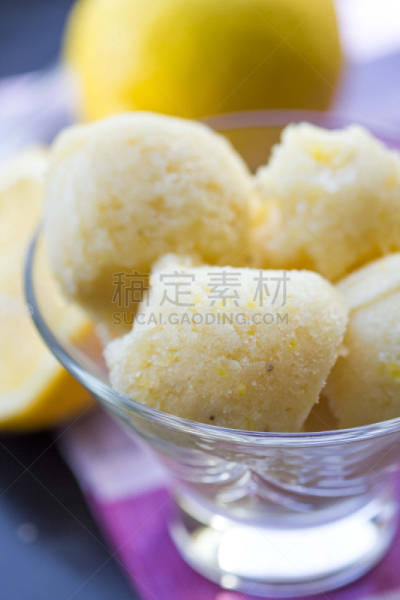 果汁冰糕,玻璃,夏天,柠檬,精神振作,球体,雪水,冰冻酸奶,垂直画幅,冰淇淋