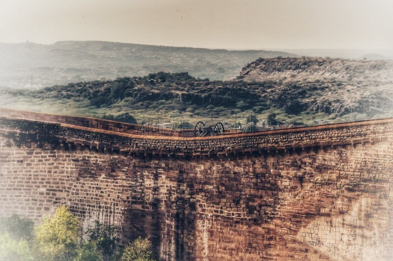 Fort of mehrangarh situated in Jodhpur  rajasthan,  india.   It was erstwhile  princly state if marwar. Mehrangarh or Mehran Fort,  is one of the largest forts in india. Built in around 1460 by Rao Jodha, the fort is situated 410 feet (125 m) above the ci