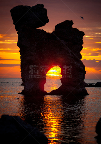 石灰石,瑞典,垂直画幅,水,曙暮光,夏天,户外,石头,哥得兰,波罗的海