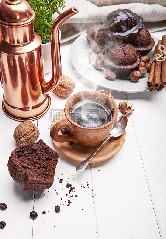 杯,粘土,咖啡,巧克力酥皮松饼,餐具,垂直画幅,烤咖啡豆,褐色,阿拉比卡咖啡,无人