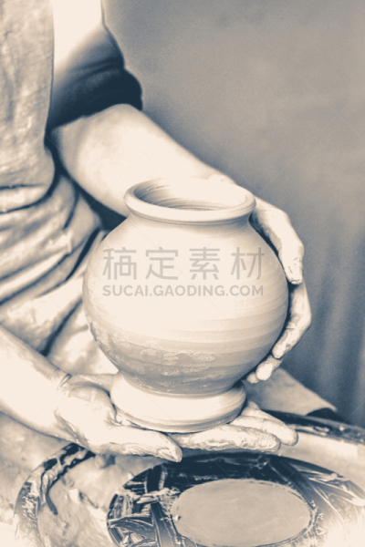锅,陶工,代夫特陶器,烛台电话,槽隙,传统装甲,老爷车,红色背景,面无表情,垂直画幅