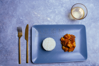 焖菜,波伦塔,葡萄酒,炖锅,香料,芫荽叶,米,稻,面粉,自制的
