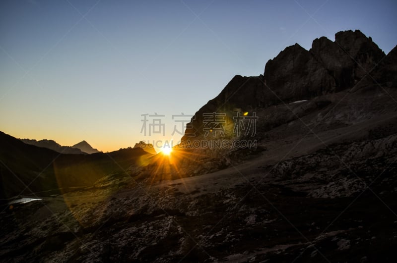 山,多洛米蒂山脉,意大利,徒步旅行,正下方视角,裴尔莫山,马尔莫拉达峰,上阿迪杰,天空,宁静