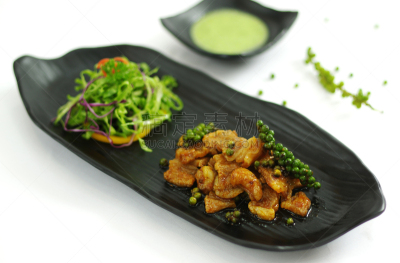 牛肉,青椒,餐盘,辣椒酱,黑色背景,嫩煎食品,韩式烧牛肉,炖食,烤肉串,格子烤肉