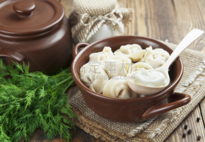 肉,饺子,餐具,褐色,水平画幅,莳萝,椒类食物,膳食,乡村风格,锅