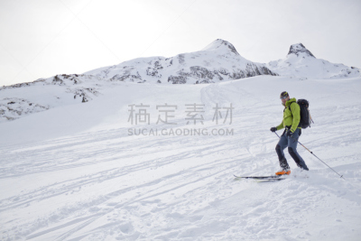 滑雪运动,山,水平画幅,雪,滑雪坡,户外,滑雪雪橇,山顶,男人,尾灯