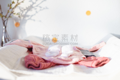 选择对焦,婴儿服装,婴儿尿布垫,毯子,有包装的,精纺棉布,白色,留白,水平画幅,纺织品