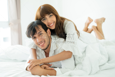卧室,幸福,舒服,住宅内部,青年伴侣,水平画幅,女朋友,中国对联,早晨,泰国