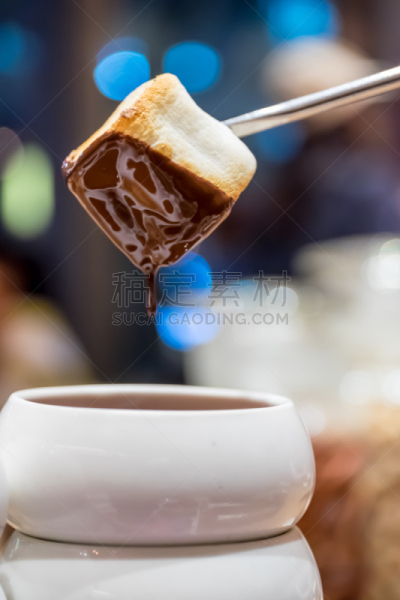 糖果,巧克力火锅,草芙蓉,垂直画幅,褐色,奶油,法式食品,特写,热可可,甜点心