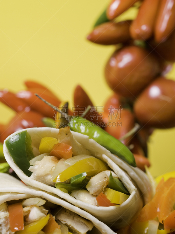 椒类食物,鸡肉卷,热,垂直画幅,格子烤肉,无人,墨西哥食物,玉米粉圆饼,膳食,红色