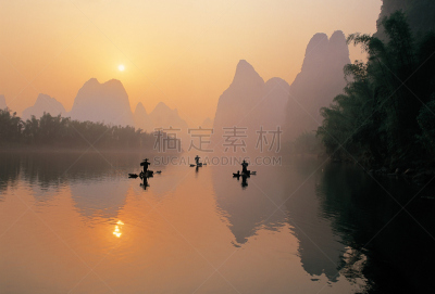 漓江,男人,兴平,木筏,墨水和刷子,阳朔,桂林,鸬鹚,中国南部,水