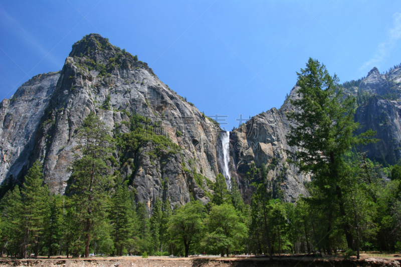 新娘面纱瀑布,bridalveil meadow,新娘面纱瀑布（优胜美地）,优胜美地山谷,水,水平画幅,山,无人,尖峰,户外