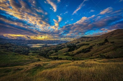 akaroa,黎明,多云,秋天,海湾,新西兰坎特伯雷地区,水湾,河口,农舍,停泊的