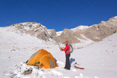 水平画幅,雪,旅行者,户外,眼镜,运动头盔,白色,运动,头盔