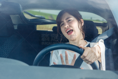 司机,女性,正面视角,座位,陆用车,仪表板,仅成年人,过度劳累,人的脸部