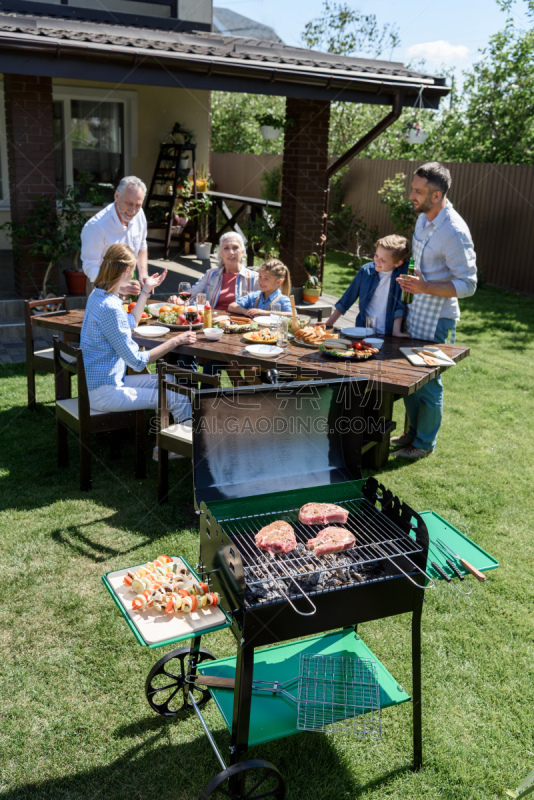 户外,肉,桌子,家庭,格子烤肉,多代家庭,幸福,全国棒球联赛,烤肉架,兄弟