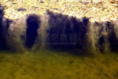 富营养化水体,大波司咯,全貌,正面视角,水平画幅,无人,抽象,环境,色彩饱和,抽象背景