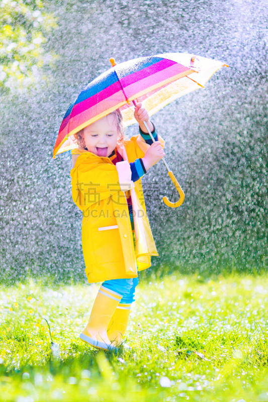 雨,伞,进行中,乐趣,幼儿,雨衣,防水服,垂直画幅,水,美