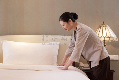 现代,卧室,女人,女佣,水平画幅,制服,干净,仅成年人,居住区,家务