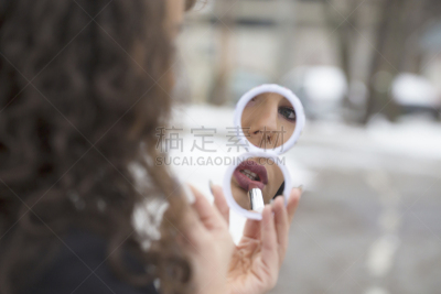 唇膏,冬天,女孩,镜子,户外,蓝色眼睛,白昼,看,卷发,化妆