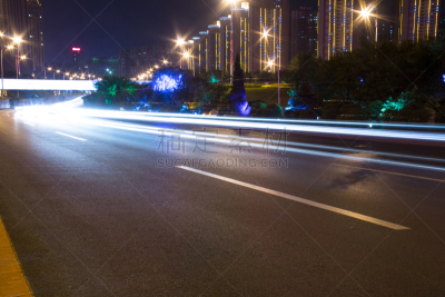 光,运动跑道,水平画幅,夜晚,无人,陆用车,交通,户外,活力,都市风景