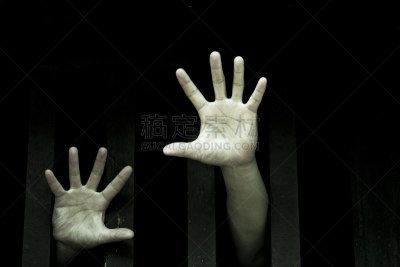 笼子,犯人,四肢,水平画幅,牢房,禁止的,仅男人,仅成年人,部分,彩色图片