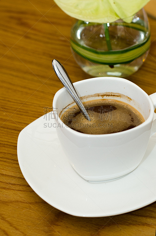 咖啡杯,草,绿色,垂直画幅,留白,褐色,咖啡馆,桌子,茶碟,浓咖啡