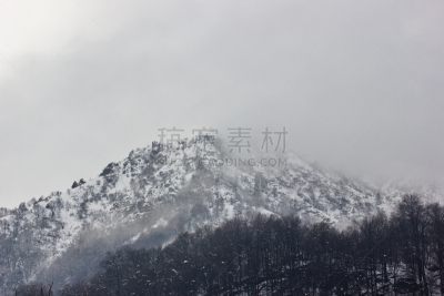 山,阿尔卑斯山脉,在雾中,天空,留白,水平画幅,云,雪,无人,户外