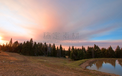 普赖尔野马山脉,水洞湖,蒙大拿州,怀俄明,野外动物,山脊,黎明,马,美国,州