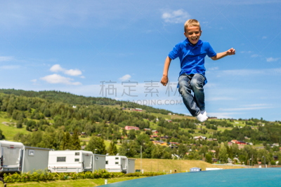 蹦床,男孩,哈林达,水平画幅,滑雪运动,夏天,户外,挪威,2015年,儿童