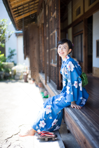 日本人,传统服装,女人,注视镜头,便装和服,和服,垂直画幅,留白,夏天,仅成年人