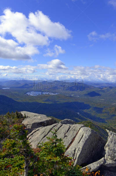 山,纽约州,阿迪朗达克州立公园,看风景,垂直画幅,高视角,户外,干净,美洲,云杉