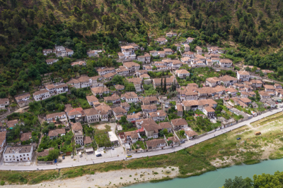 阿尔巴尼亚,培拉特,河流,都市风景,伦敦城,山谷市,旅途,林荫路,窗户,旅行者
