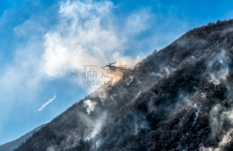 消防飞机,火,水,山,紧急出口标志,直升机,环境,烟雾,飞机,背景