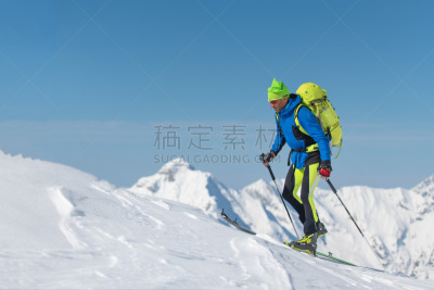 山,仅一个男人,越野滑雪,度假胜地,水平画幅,雪,十字形,越野滑雪板,户外,运动员