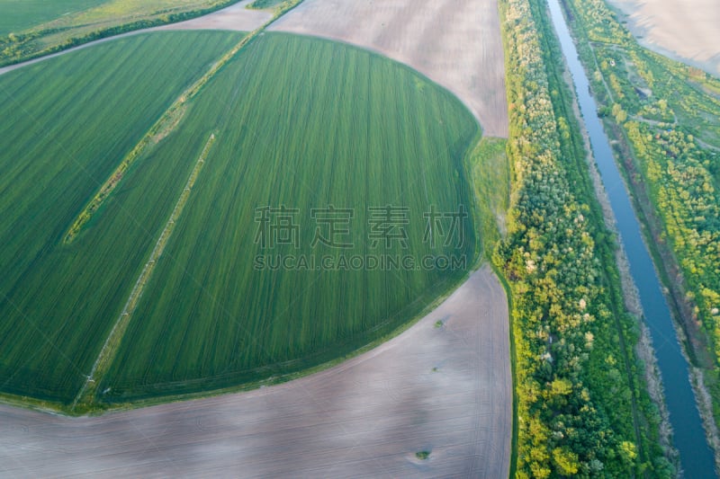 航拍视角,农场,图像,水,风,水平画幅,无人,农业机器,夏天,户外