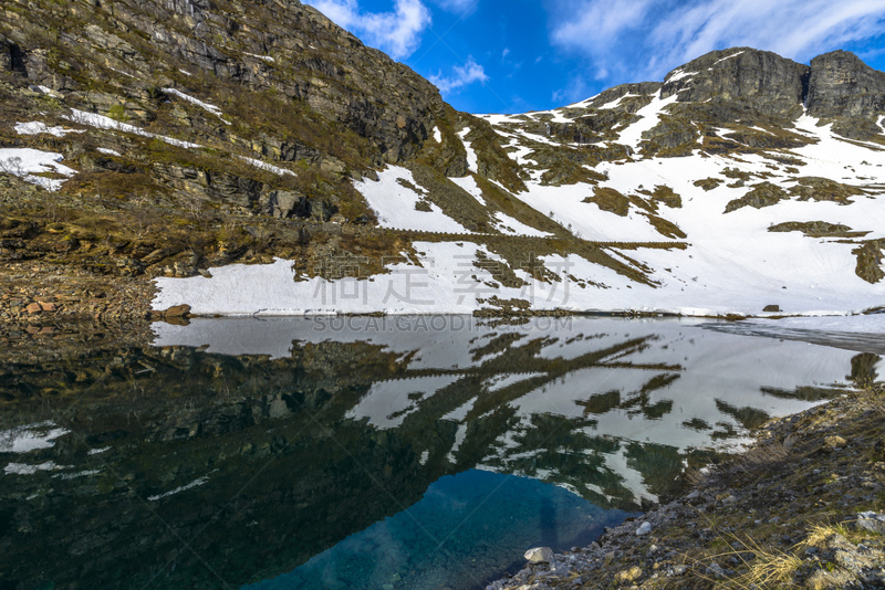 湖,冻结的,挪威,部分,霍达兰县,天空,水平画幅,山,雪,夏天