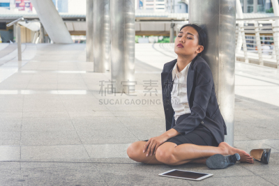 女商人,青年人,沮丧,坐在地上,专业人员,泰国,办公室,情绪压力,白色
