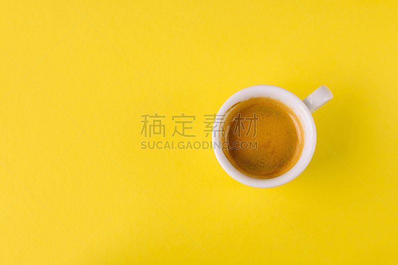 色彩鲜艳,咖啡杯,小的,黄色背景,褐色,水平画幅,无人,早晨,组物体,饮料