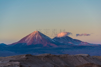 智利,利坎卡武尔火山,火山,阿塔卡马沙漠,南美,水平画幅,山,雪,旅行者,夏天