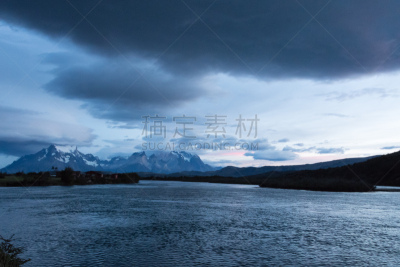 黎明,百内犄角双峰,三只动物,地形,户外,冬天,夏天,银色,红色,灰色