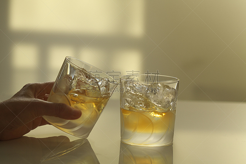 威士忌,直摇镜头,琥珀,水,饮食,水平画幅,日本,手,玻璃杯