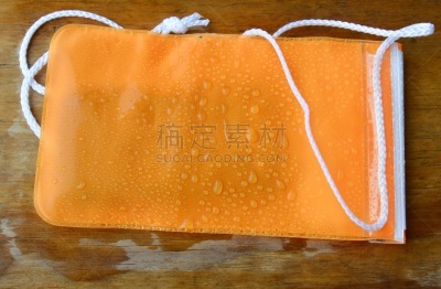 电话机,橙色,手机套,无线电波,尼龙,水,水平画幅,水的各种形态,盾,无人