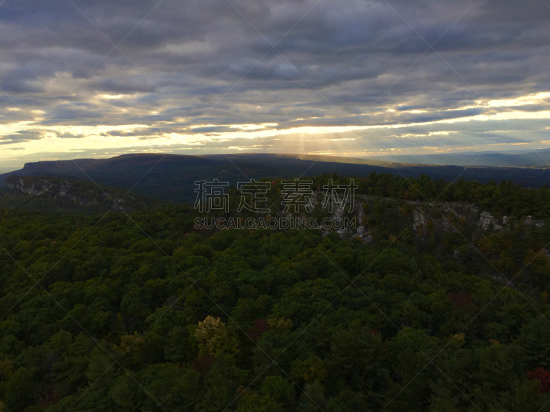 纽约州,风景,云,橙色,湖,松树,自然荒野区,岩石,阿迪朗达克州立公园,夏天